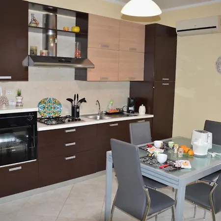 Baazar House Noto